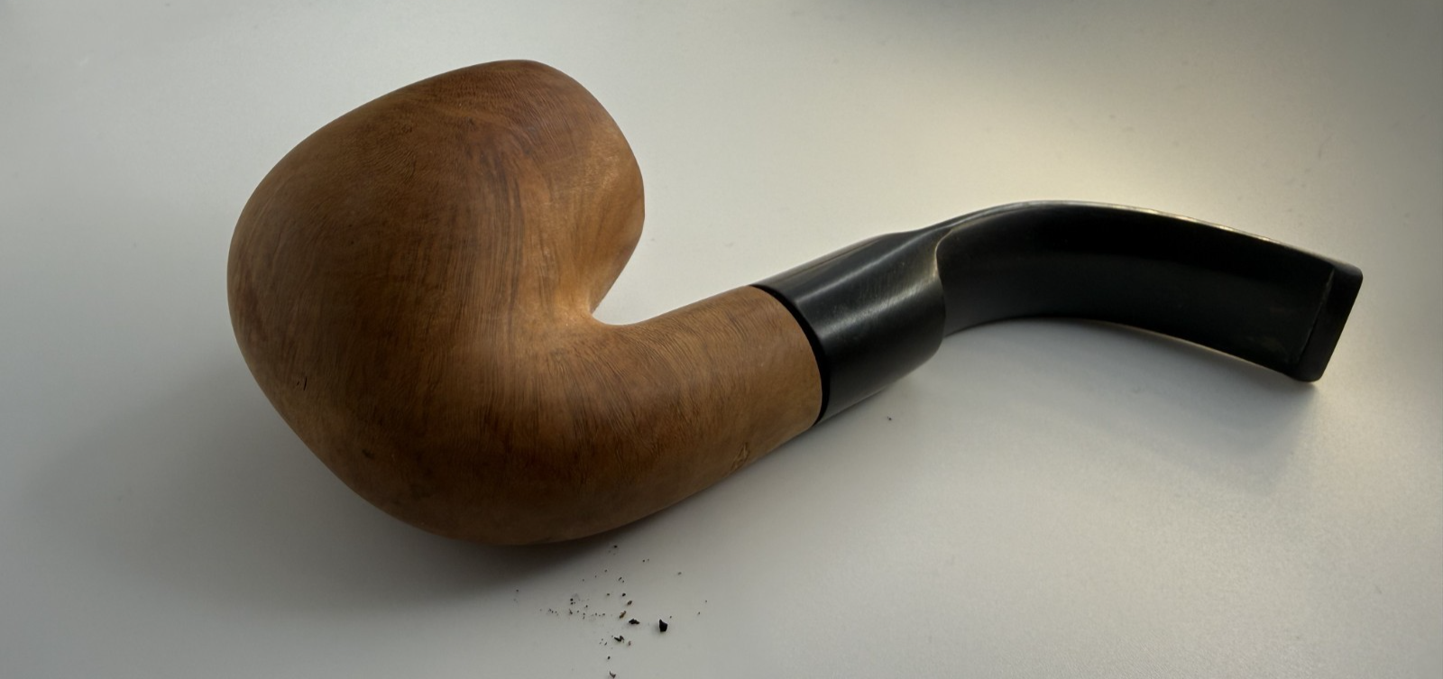 Smoking tabacco Pipe with Beautiful Brown Pipe and Black Handle