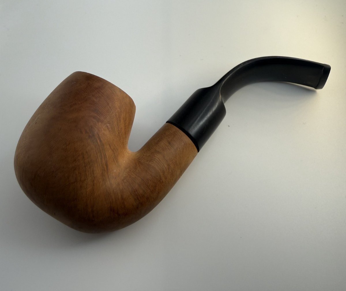 Smoking tabacco Pipe with Beautiful Brown Pipe and Black Handle